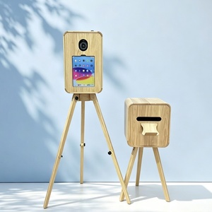 Support trépied pliable et stable en bois pour photomaton, kiosque selfie à écran tactile pour prise de vue en temps réel, idéal pour mariages et fêtes en intérieur et en extérieur - Product Image 1