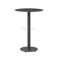 Tabouret haut en rotin et aluminium de qualité supérieure avec table assortie, mobilier durable pour restaurant, espace de comptoir intérieur