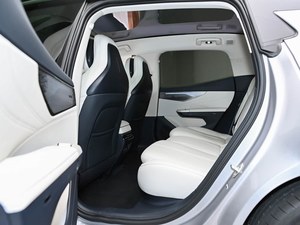 Lynk & Co 07 EM-P 2026, Sedán Mediano Híbrido Enchufable Ultra H7 de Largo Alcance (126 km) - Product Image 5