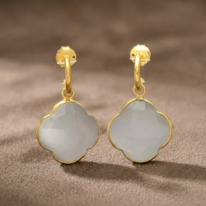 Boucles d'oreilles créoles ethniques plaquées or 18 carats avec motif floral, en laiton, faites à la main, unisexe, certifiées par un tiers - Product Image 2