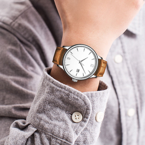 Reloj de cuarzo de acero inoxidable para hombre con cristal de zafiro y calendario - Product Image 6