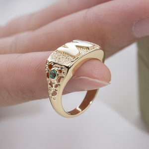 Anillo de compromiso Messi Jewelry MSR-2169 de 18k con diamante redondo de colores, tallado en laboratorio. - Product Image 4