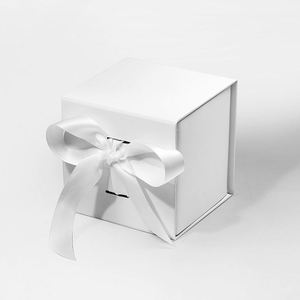 Boîtes cadeaux personnalisées avec logo pour cadeaux, emballage en carton recyclable de luxe - Product Image 1