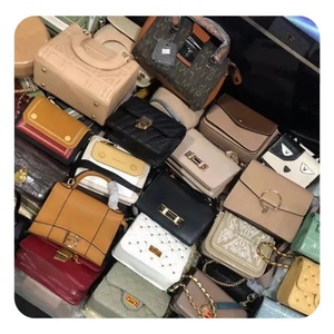 Y BIN NUEVO Popular a Bajo Precio Venta al por Mayor a Granel 90% Limpio Nuevo, Bolsas de Pacas de Moda para Ropa Usada - Product Image 1