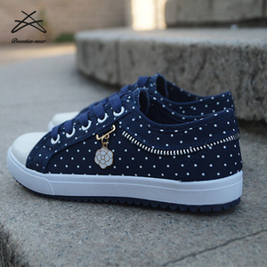 Nuevas zapatillas deportivas casuales para <span class=keywords><strong>mujer</strong></span>, de lona azul con lunares, transpirables, con cordones y suela de PVC. - Product Image 2