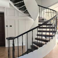 Escalier en colimaçon moderne et élégant pour petits espaces