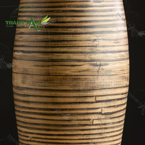 Jarrón de bambú marrón hecho a mano para decoración del hogar Artesanía de bambú ecológico para exhibición de mesa y arreglo floral minimalista - Product Image 2