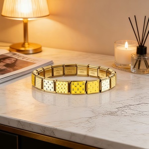 Venta al por mayor: Últimos abalorios de acero inoxidable italianos de 9 mm con diseño de abeja personalizado para pulseras, ideales para fiestas, creación de joyas DIY y regalos. - Product Image 3