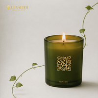 Lilin Aroma dalam Stoples 140g Kaca Hijau Doff Tutup Kayu untuk Hotel Logo Kustom MSDS REACH Pesanan Grosir