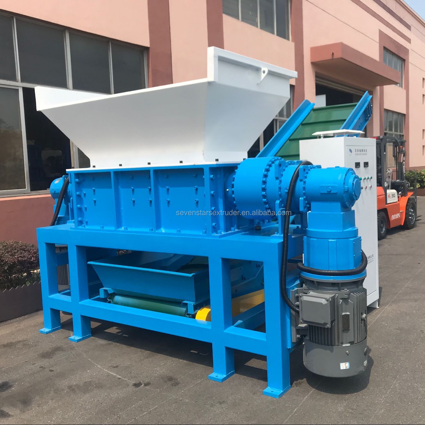 Двухвальный металлический станок для измельчения автомобильных оболочек, промышленный шлифовальный станок для пластиковых шин, картона