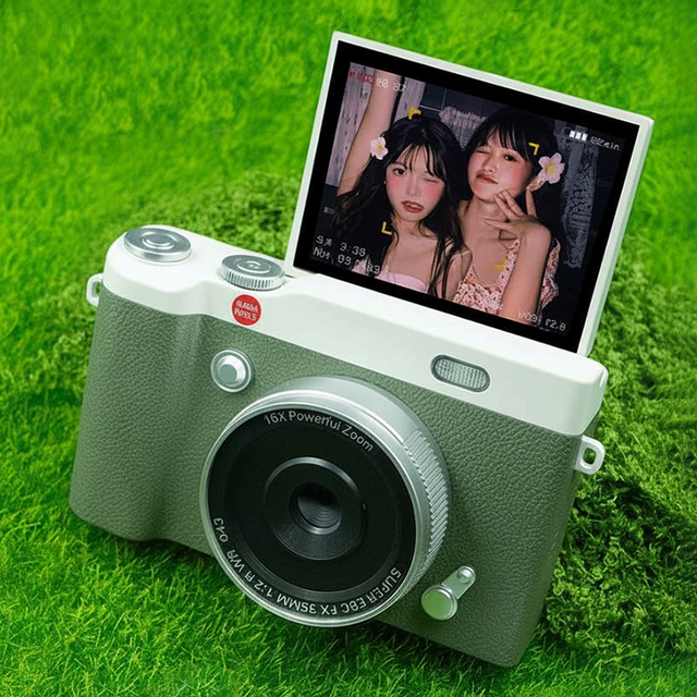 2026 New Y02 Mini Vintage CCD Cameras Autofocus 16X Zoom 180 Degree Flip Screen Retro Digital Camera for Photography and Video