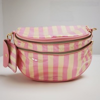 Tas Selempang Wanita PVC 2026 Baru, Kapasitas Besar, Motif Garis Warna-warni, Anti Air, Dilengkapi Resleting, Dapat Dipakai Sebagai Tas Pinggang