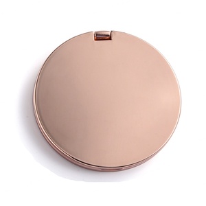 กระจกแต่งหน้าพกพาแบบสองด้าน โลหะปั๊มนูนลายทอง รูปทรงกลม หรูหรา สกรีนโลโก้ได้ - Product Image 3