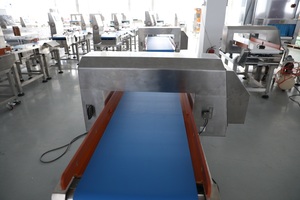 เครื่องตรวจจับโลหะในเนื้อสัตว์แบบสายพานลำเลียงสำหรับผลิตภัณฑ์อาหารที่มีประสิทธิภาพสูง พร้อมวิธีคัดแยกที่ปรับแต่งได้ รุ่น NG-706 เครื่องตรวจจับโลหะในอาหาร NG-7 - Product Image 2