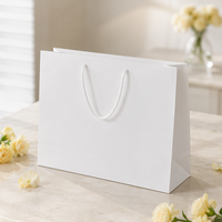 Sac en papier haut de gamme avec poignée en corde de coton, logo personnalisé imprimé, sac cadeau réutilisable pour les courses