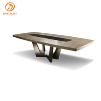 Table de salle à manger rectangulaire moderne de luxe au design nouveau en cuir imprimé armadillo avec insert en marbre foncé Emperador