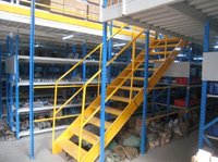 Nouvelle conception d'étagères à plusieurs niveaux, étagère de rangement, rayonnage à plusieurs niveaux, plateforme en acier, mezzanine accessible par escalier, rayonnages d'entrepôt