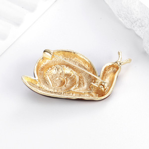 <span class=keywords><strong>Broche</strong></span> escargot rétro en émail imitation colorée, épinglette animale de luxe léger haut de gamme, bijou corsage polyvalent de niche au design de dessin animé - Product Image 3