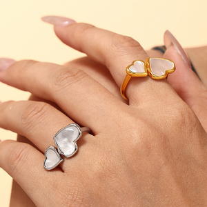 Anillo abierto de concha de corazones dobles hipoalergénico de moda para mujer, joyería de acero inoxidable impermeable sin deslustre chapada en oro de 18 quilates - Product Image 1