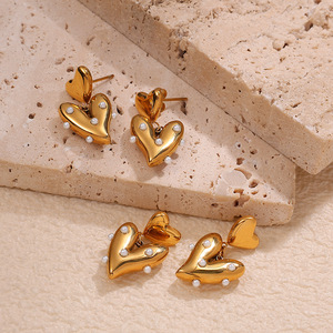 Pendientes chapados en oro con forma de corazón y incrustaciones de perlas para mujer, regalo, joyería de moda - Product Image 2