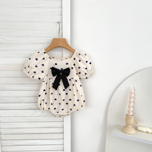 Nuevo Mono <span class=keywords><strong>de</strong></span> Verano 2026 para Bebé Niña con Mangas Abullonadas, Diseño <span class=keywords><strong>de</strong></span> Corazones y Estampado <span class=keywords><strong>de</strong></span> Puntos Crema - Product Image 2