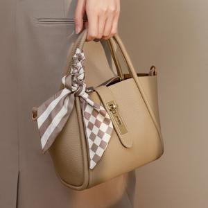 2025 nuevo bolso retro de patchwork de pata de gallo color rojo y marrón a juego de moda y versátil - Product Image 3