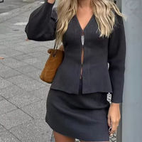 Nouvelle collection printemps : Ensemble deux pièces en tricot côtelé de laine avec cardigan boutonné et jupe