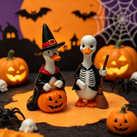 Figurine de canard en résine pour scène d'Halloween, statue de canard squelette avec cape de sorcière pour la décoration de fête d'Halloween (vente en gros)