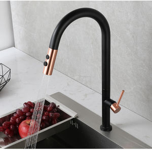 Robinet de cuisine contemporain noir or rose plaqué finition brossée pulvérisateur posé pour eau chaude et froide à usage domestique - Product Image 2