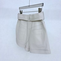 Shorts en cuir d'agneau véritable blancs pour femme, à ceinture et ourlet à revers, en cuir souple de qualité supérieure, pour un style décontracté quotidien et urbain