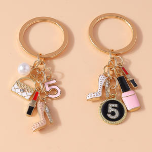 Mini porte-clés sèche-<span class=keywords><strong>cheveux</strong></span> dégoulinant d'<span class=keywords><strong>huile</strong></span> nouvel accessoire de vêtements de beauté tendance avec brillant à lèvres numérique en métal - Product Image 4