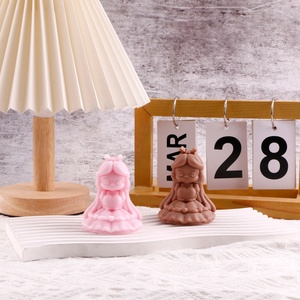 Moule en silicone TangChu Fille tenant une bougie en forme de cœur pour la décoration de fête, cadeau unique et ambiance gothique - Product Image 5