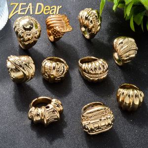 Bague de fiançailles tendance en laiton plaqué or 14 carats de haute qualité, grand design floral, accessoire de bijouterie pour femme - Product Image 2