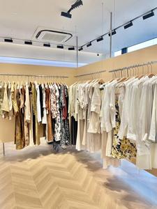 Vêtements en gros à <span class=keywords><strong>prix</strong></span> abordable : Robes, Maillots <span class=keywords><strong>de</strong></span> <span class=keywords><strong>bain</strong></span>, Lots mixtes, Balles <span class=keywords><strong>de</strong></span> vêtements, Balles <span class=keywords><strong>de</strong></span> vêtements en vrac, Tops, Stock d'habillement importé directement - Product Image 4