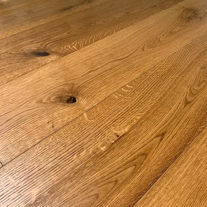 Pavimento in legno massello di rovere a grana dritta con battiscopa per soggiorno sfalsati pavimenti in legno di lunghezza casuale - Product Image 5