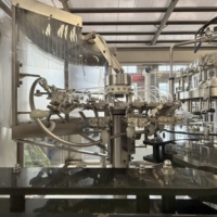 Ligne de production de machine de remplissage rotative entièrement automatique de haute précision 3-en-1 pour la bière, les sodas et les boissons gazeuses