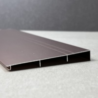 Plinthe en aluminium couleur champagne, surface brossée, finition intérieure