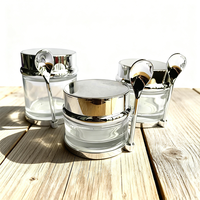 Vente en gros d'usine, pots de crème pour le visage en or rose et argent avec cuillère plate, 30g 50g 80g, ensemble d'emballage pour soins de la peau, pot en verre
