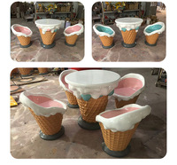 Grande chaise en forme de crème glacée de dessin animé, sculpture artisanale en résine peinte à la main, banc de loisirs extérieur pour boutique de desserts