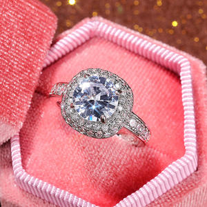 Anello di Fidanzamento F825 per Donna in Oro Bianco con Diamante Taglio Brillante Rotondo Colore G Naturale Design Halo - Product Image 3