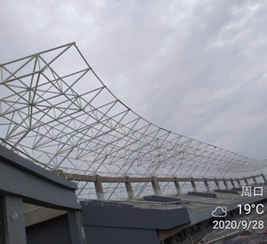 Estructura de Techo de Acero Ligero Tipo Arco Andy SF para <span class=keywords><strong>Estadio</strong></span> de Fútbol, Diseño de Techo para Gradas, Estructura de Techo para Tribunas - Product Image 2