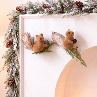Ornement de Noël suspendu en forme d'écureuil avec pomme de pin et baies, décoration de fête en peluche moelleuse, cadeau