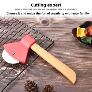 فولاذ مقاوم للصدأ على شكل فأس بمقبض خشبي قاطعة بيتزا دوارة حادة عجلة بيتزا - Product Image 4