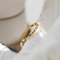 YF3090 Bague Prisme Facettée Brillante Tendance, Bijou Étanche Personnalisé, Acier Inoxydable Plaqué Or 18K, Bagues Empilables Prismatiques
