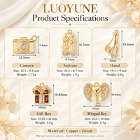 LUOYUNE Breloques dorées en cuivre avec zircon, motifs Aile, Clé, Valise, Boîte cadeau, Appareil photo, pour la création de bijoux DIY (bracelets, colliers)
