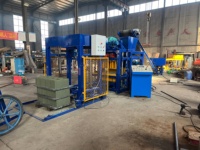 Chine QTJ4-25 usine-Machine automatique de fabrication de briques à prix béton ciment creux finisseur et bloc solide fabricant de briques