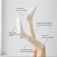 Chaussettes de compression athlétiques pour femmes, professionnelles, fines et respirantes, pour la course, le badminton, le tennis, le cyclisme, mi-mollet, en coton