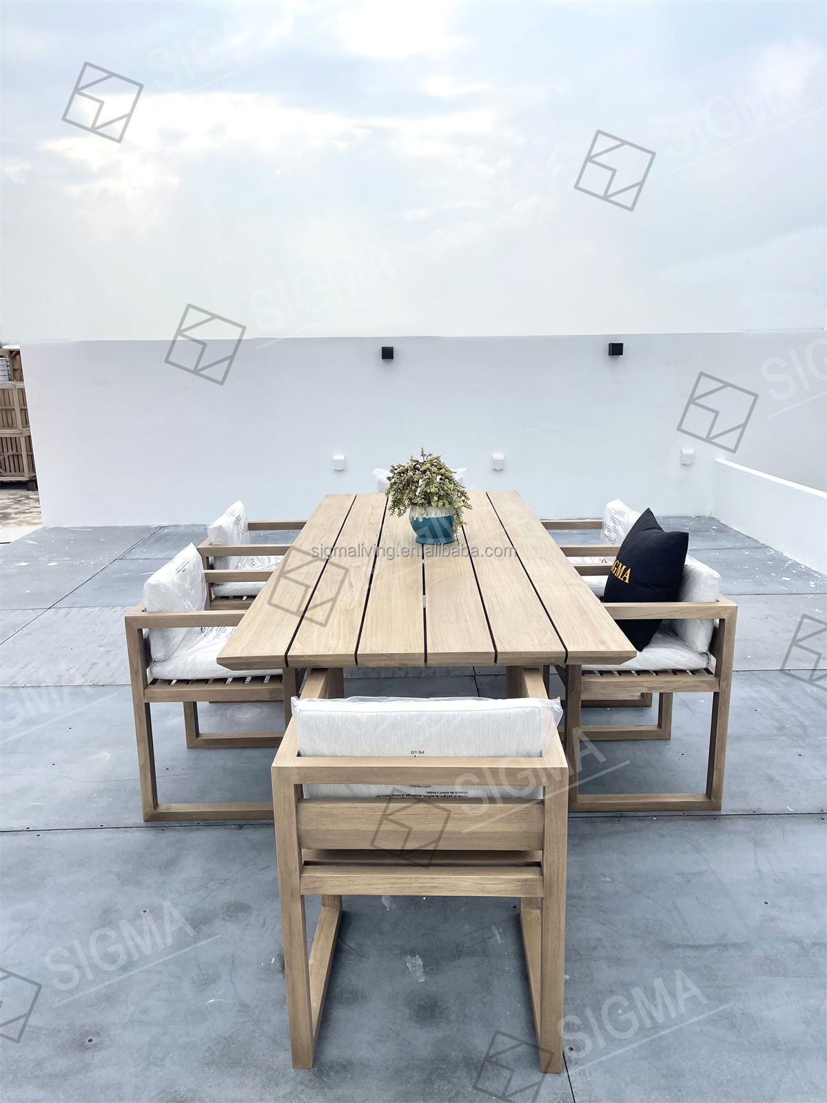 Custom Garden Furniture Set Handcrafted Teak Wood Dining Table All Weather Teak Solid Wooden Outdoor Dining Set