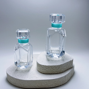 Novo Design Frasco de Perfume de Vidro Transparente Facetado 30ml 50ml com Tampa Octogonal, Colarinho Teal e <span class=keywords><strong>Base</strong></span> Pesada, Spray Recarregável - Product Image 1