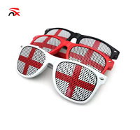 Produits personnalisés de la série Drapeau d'Angleterre pour match de football 2026 : drapeaux à main, chapeaux, gobelets, lunettes de soleil, t-shirts pour les supporters de football